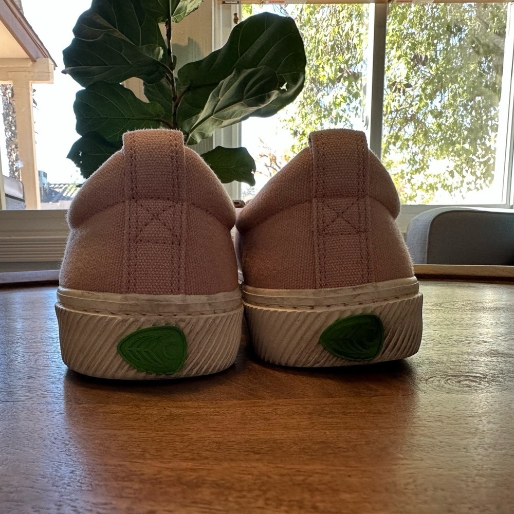 Cariuma Womens Oca Canvas Sneakers Low Top Lace Up w/ Green Accent Pink Size 8.5